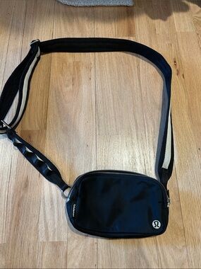lululemon athletica Black Crossbody Bag with Contrast Strap